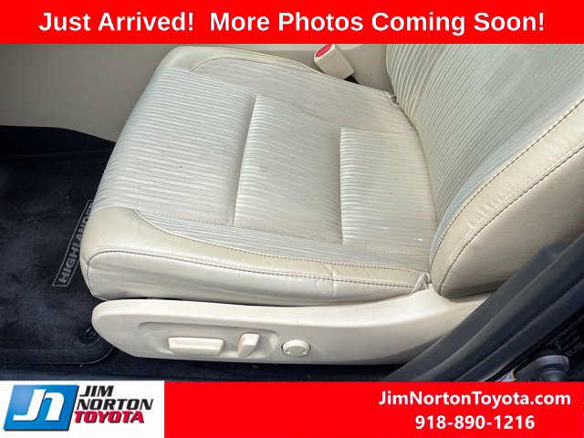 Used 2019 Toyota Highlander Plus FWD image 8