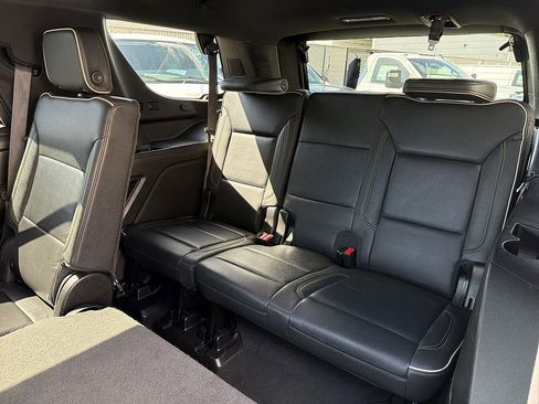 Used 2024 GMC Yukon SLT RWD image 42