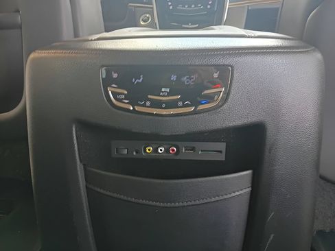 Used 2016 Cadillac Escalade Luxury AWD/4WD image 10