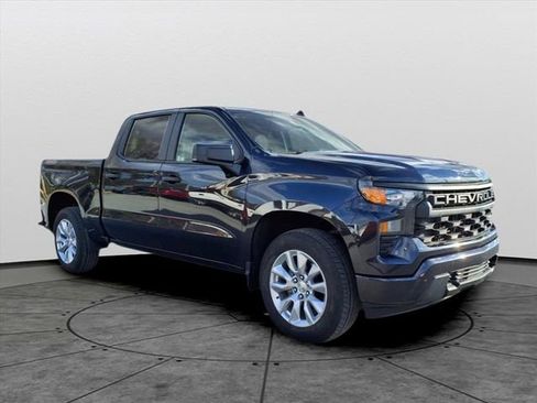 Used 2022 Chevrolet Silverado 1500 Custom image 3