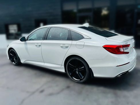 Used 2018 Honda Accord Sport image 3