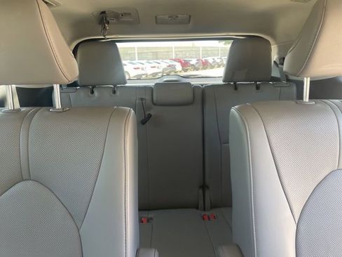 Used 2021 Toyota Highlander Limited AWD/4WD image 11