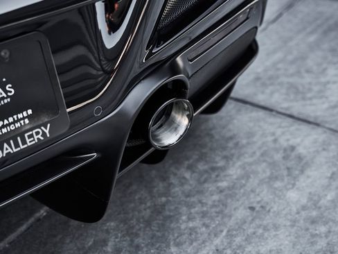 Used 2022 Ferrari F8 Tributo RWD image 12