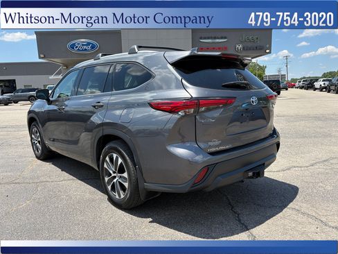 Used 2022 Toyota Highlander XLE AWD/4WD image 7