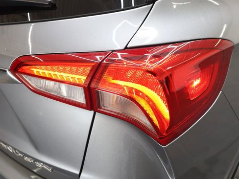 Used 2019 Buick Envision Essence FWD image 33