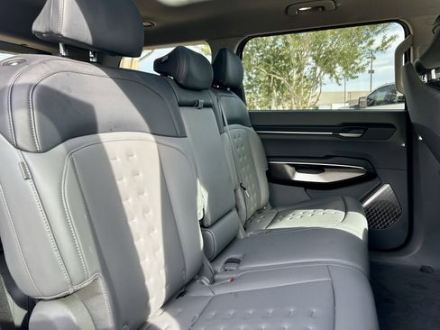 Used 2024 Kia EV9 Wind image 14