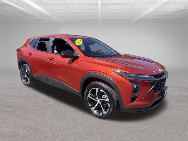 Used 2024 Chevrolet Trax RS w/ Sunroof Package FWD image 4