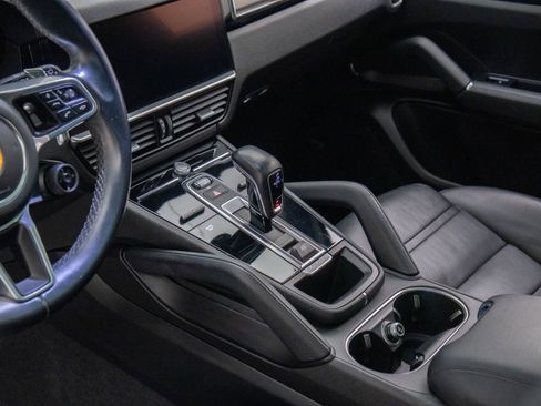 Certified 2023 Porsche Cayenne Platinum Edition image 13