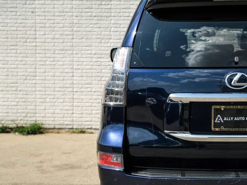 Used 2018 Lexus GX 460 w/ Navigation Package AWD/4WD image 30