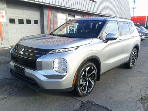 Used 2022 Mitsubishi Outlander ES image 12