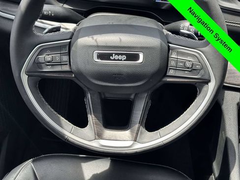Used 2023 Jeep Grand Cherokee Limited w/ Black Appearance Package AWD/4WD image 27