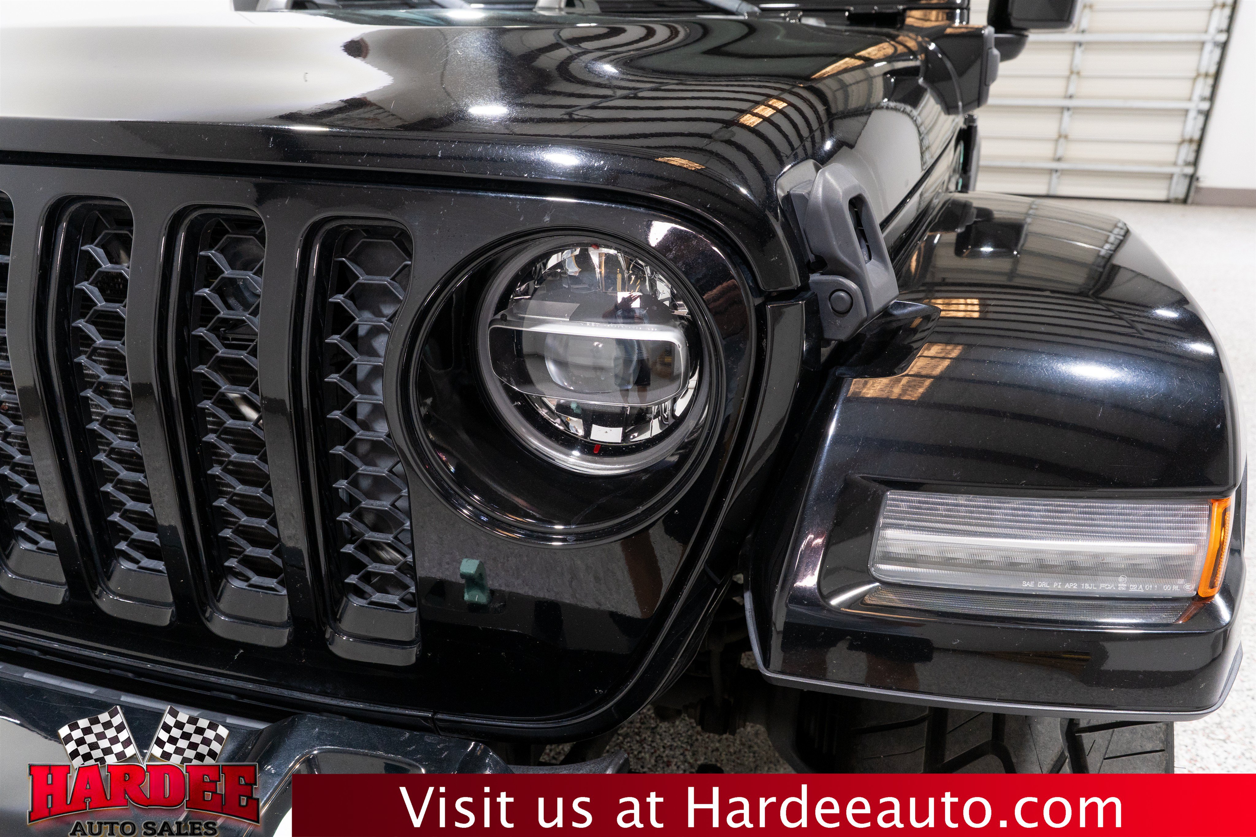 Used 2022 Jeep Wrangler Unlimited Sahara AWD/4WD image 8