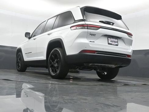 New 2025 Jeep Grand Cherokee Altitude AWD/4WD image 39