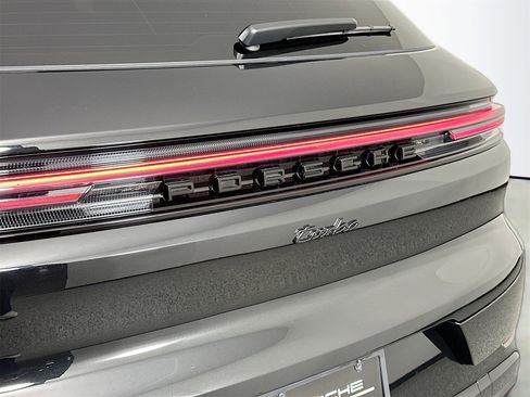 Certified 2025 Porsche Cayenne Turbo image 17