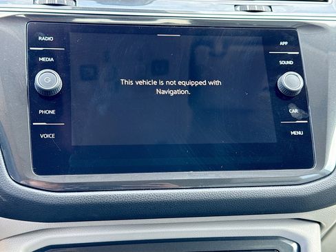 Used 2022 Volkswagen Tiguan SE image 33