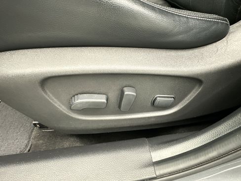 Used 2018 Nissan Rogue SL w/ Premium Package image 13