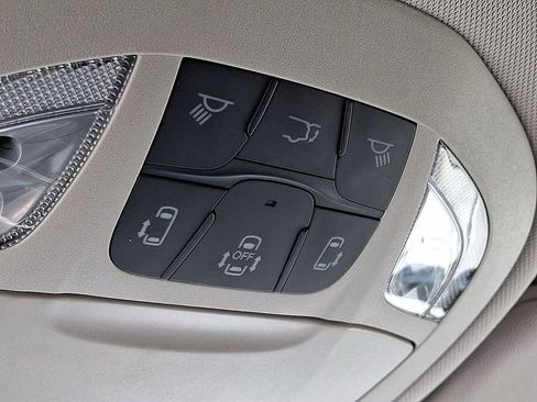 Used 2024 Chrysler Pacifica Touring-L FWD image 25