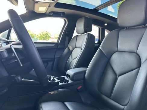 Used 2026 Porsche Macan AWD/4WD image 5