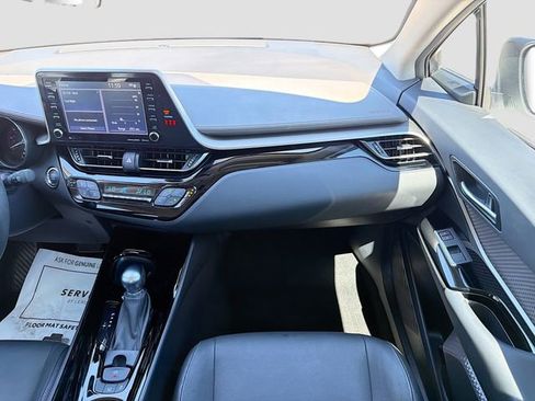 Used 2022 Toyota C-HR Limited image 17