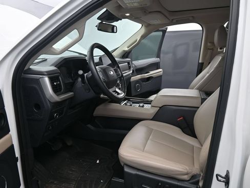 Used 2023 Ford Expedition XLT AWD/4WD image 21