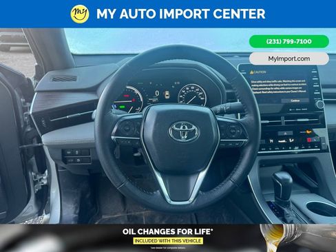 Used 2021 Toyota Avalon XLE w/ Moonroof Package image 9