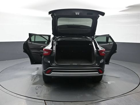Used 2025 Chevrolet Trax LT FWD image 48