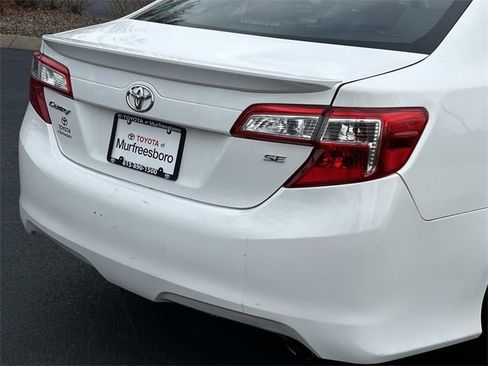 Used 2014 Toyota Camry L image 11