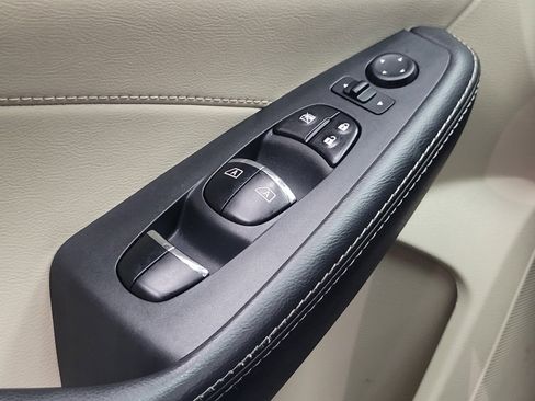 Used 2017 Nissan Maxima Platinum FWD image 27