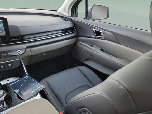 New 2027 Kia Carnival SX FWD image 10