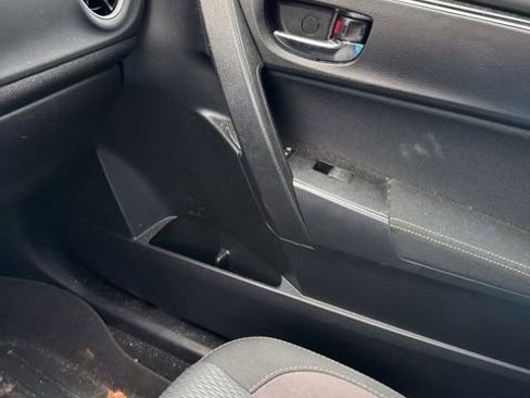 Used 2017 Toyota Corolla LE w/ LE Premium Package w/Moonroof FWD image 18