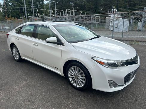 Used 2014 Toyota Avalon Limited FWD image 3