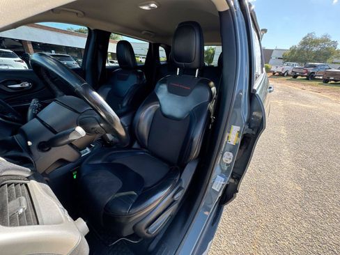 Used 2015 Jeep Cherokee Trailhawk w/ Cold Weather Group AWD/4WD image 3