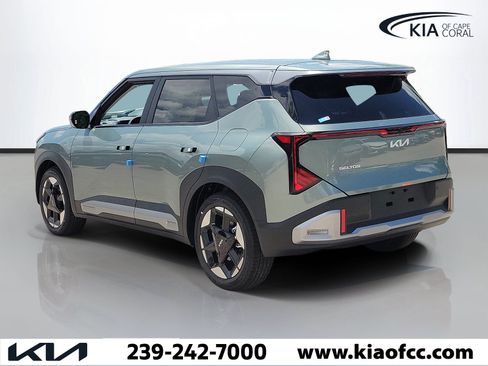New 2027 Kia Seltos S FWD image 4