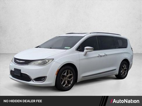 Used 2018 Chrysler Pacifica Limited FWD image 1