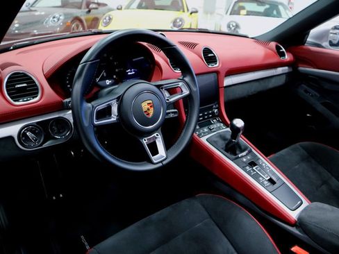 Used 2023 Porsche 718 Boxster Spyder RWD image 30