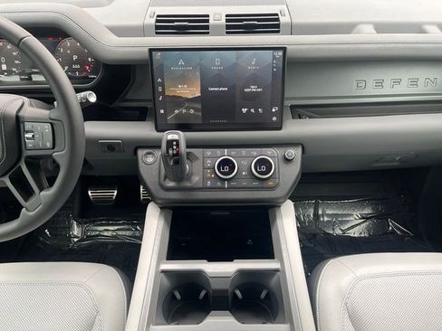 New 2025 Land Rover Defender 110 V8 AWD/4WD image 17