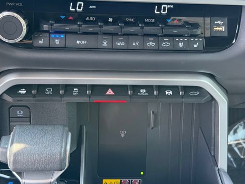 Used 2025 Toyota Tundra Platinum AWD/4WD image 23