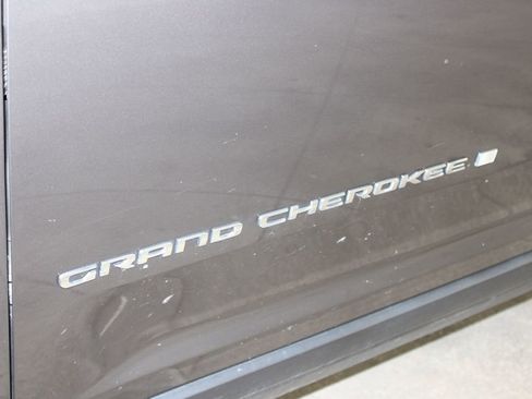 Used 2021 Jeep Grand Cherokee L Limited image 16