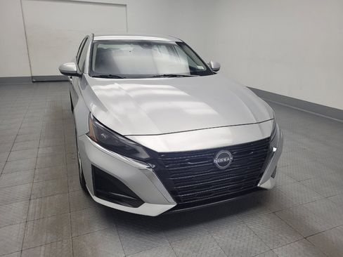 Used 2023 Nissan Altima 2.5 S FWD image 14
