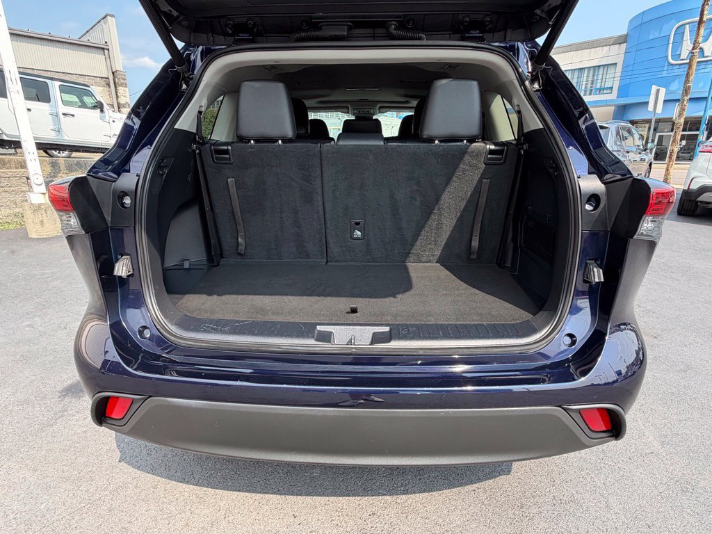 Used 2020 Toyota Highlander XLE AWD/4WD image 22