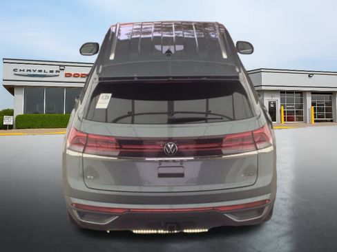 Used 2025 Volkswagen Atlas Cross Sport SE image 6