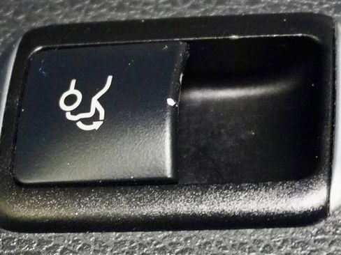 Used 2017 Mercedes-Benz CLA 250 4MATIC image 38