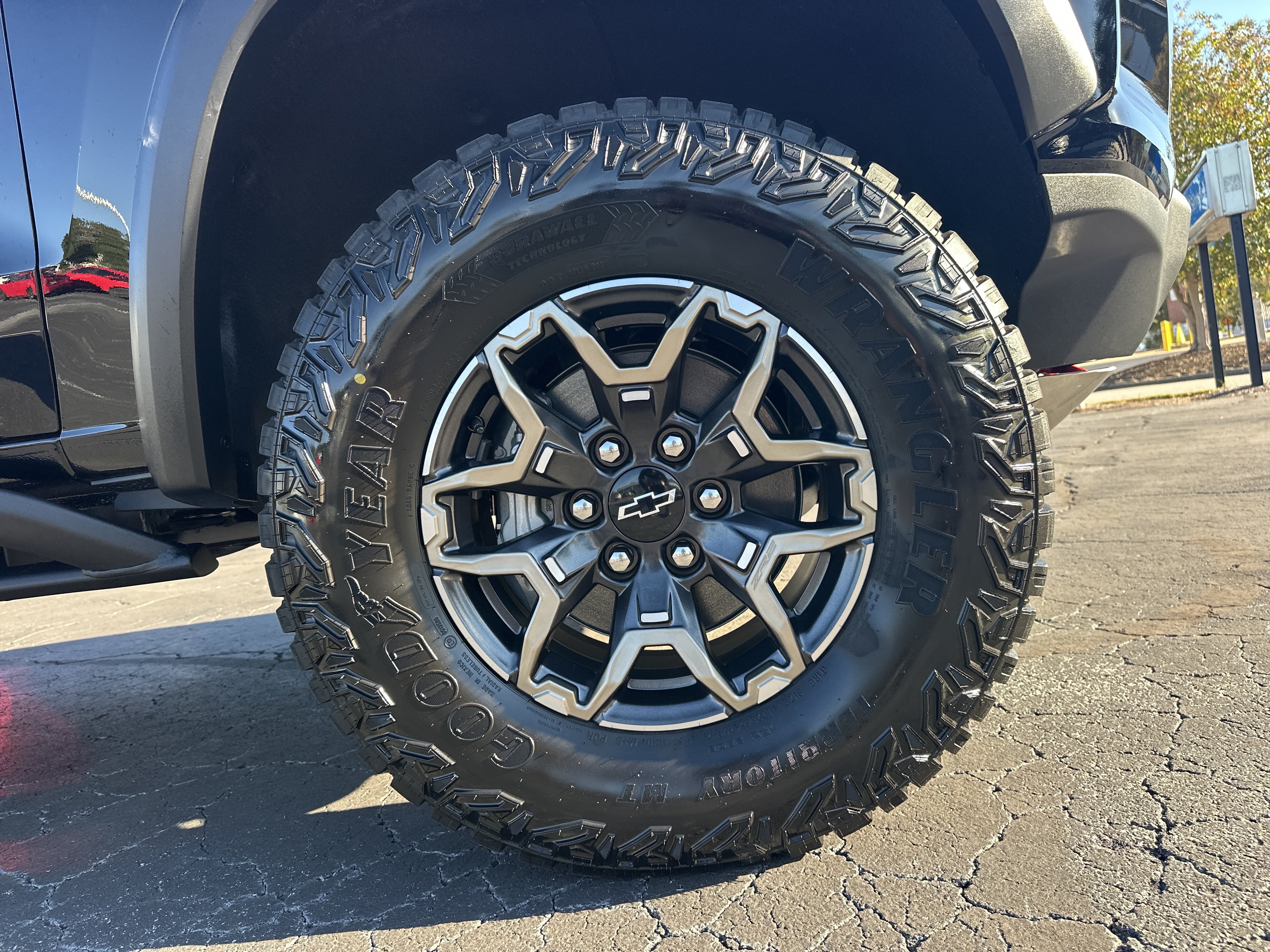 New 2026 Chevrolet Colorado ZR2 w/ Technology Package AWD/4WD image 14