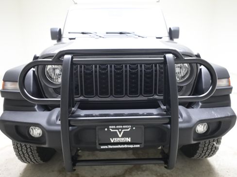 Used 2024 Jeep Wrangler Unlimited Sport AWD/4WD image 8