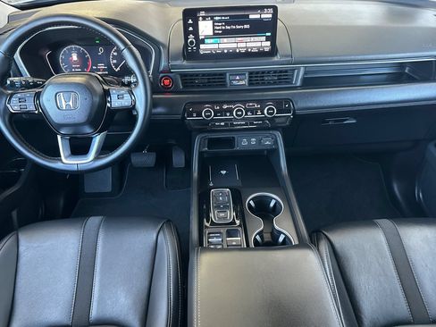 Used 2025 Honda Pilot Touring image 13