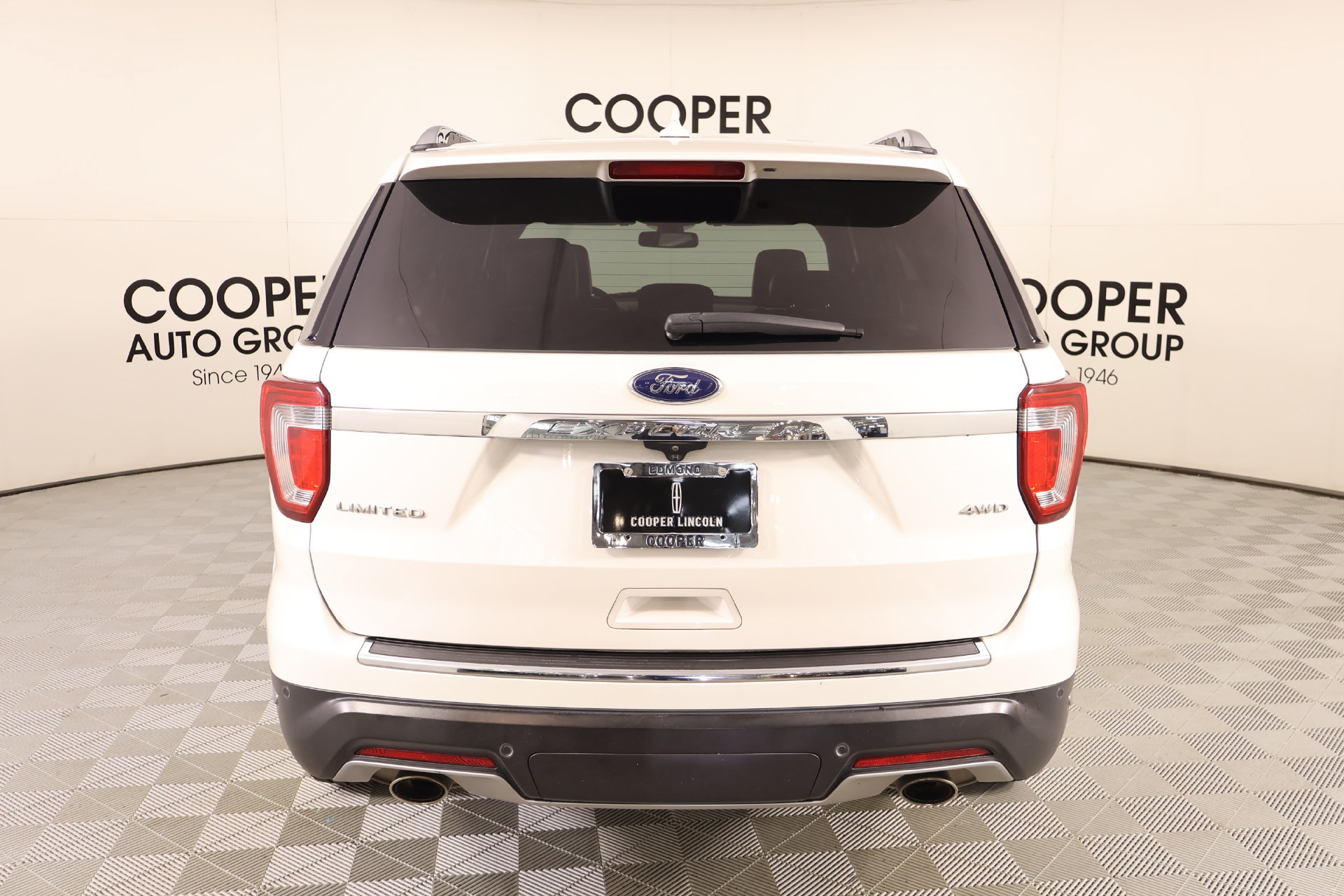 Used 2018 Ford Explorer Limited w/ Equipment Group 301A AWD/4WD image 24