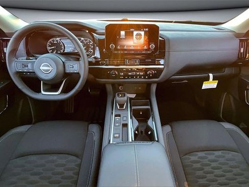 New 2025 Nissan Pathfinder SV image 5