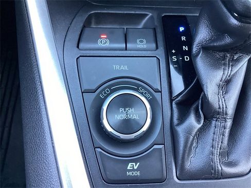 Used 2019 Toyota RAV4 XLE image 25