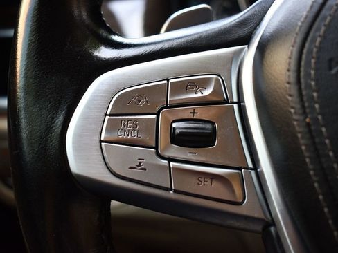 Used 2017 BMW 750i xDrive image 26