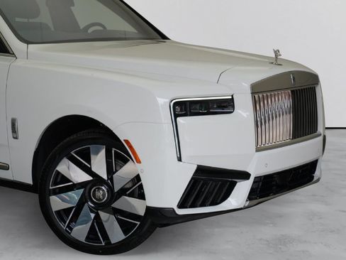 New 2026 Rolls-Royce Cullinan AWD/4WD image 2
